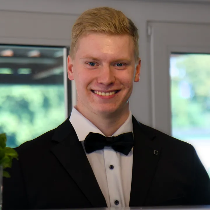 Artem, head barman BAROWO