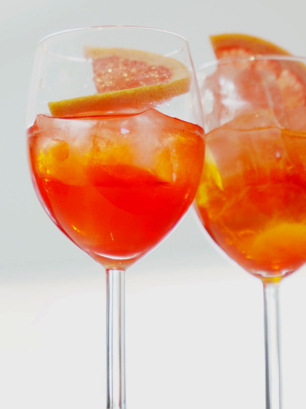 Dwa koktajle spritz przygotowane przez BAROWO